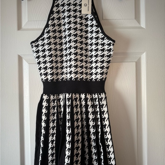 Elegant Black and White Houndstooth Mini Dress - Picture 4 of 6